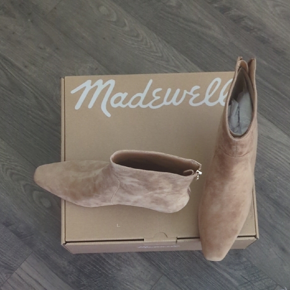 Madewell Tan Ankle Suede Boots Sleek Design - Picture 3 of 13